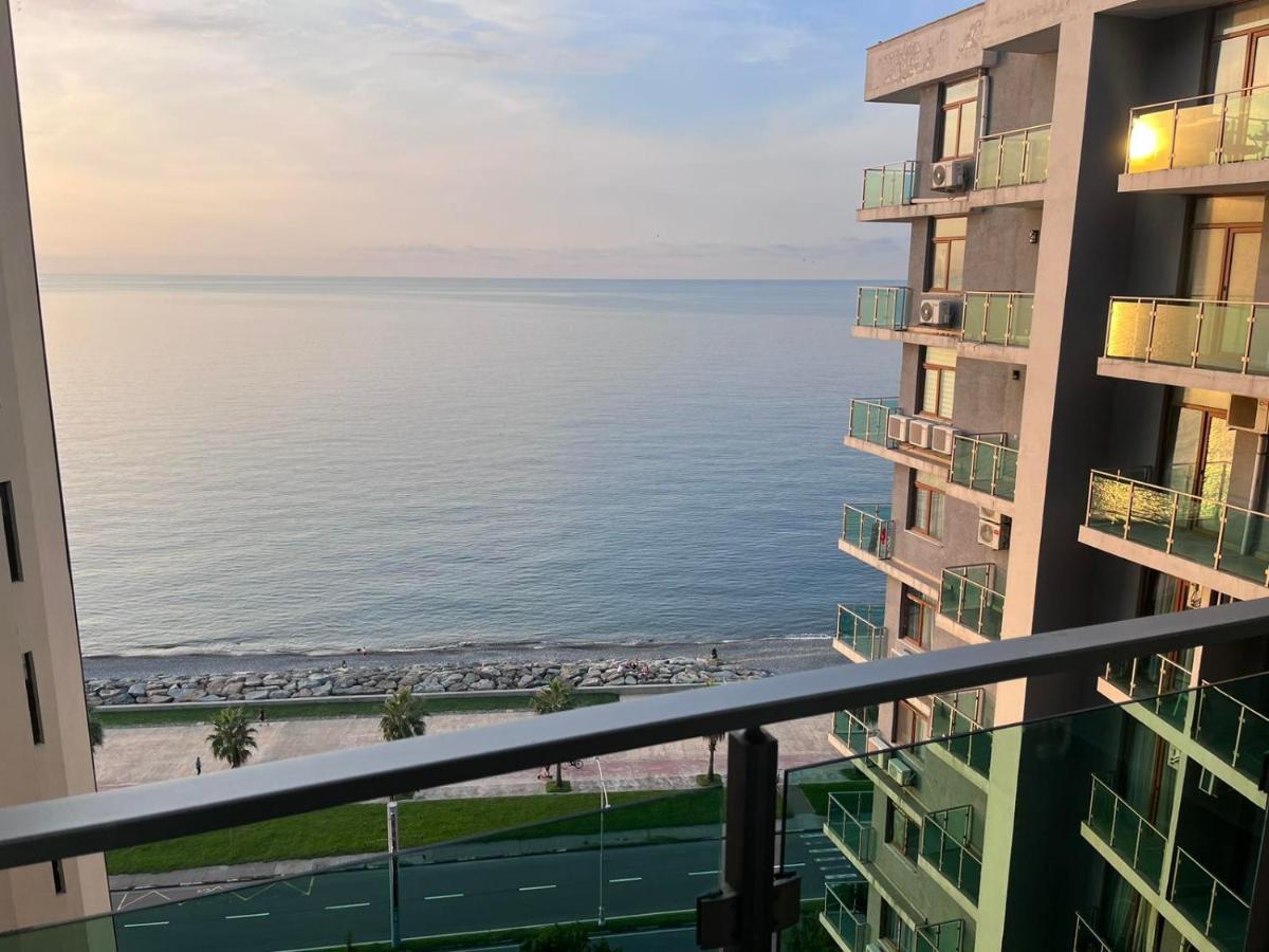 The Fresh Wave Hotel バトゥーミ エクステリア 写真