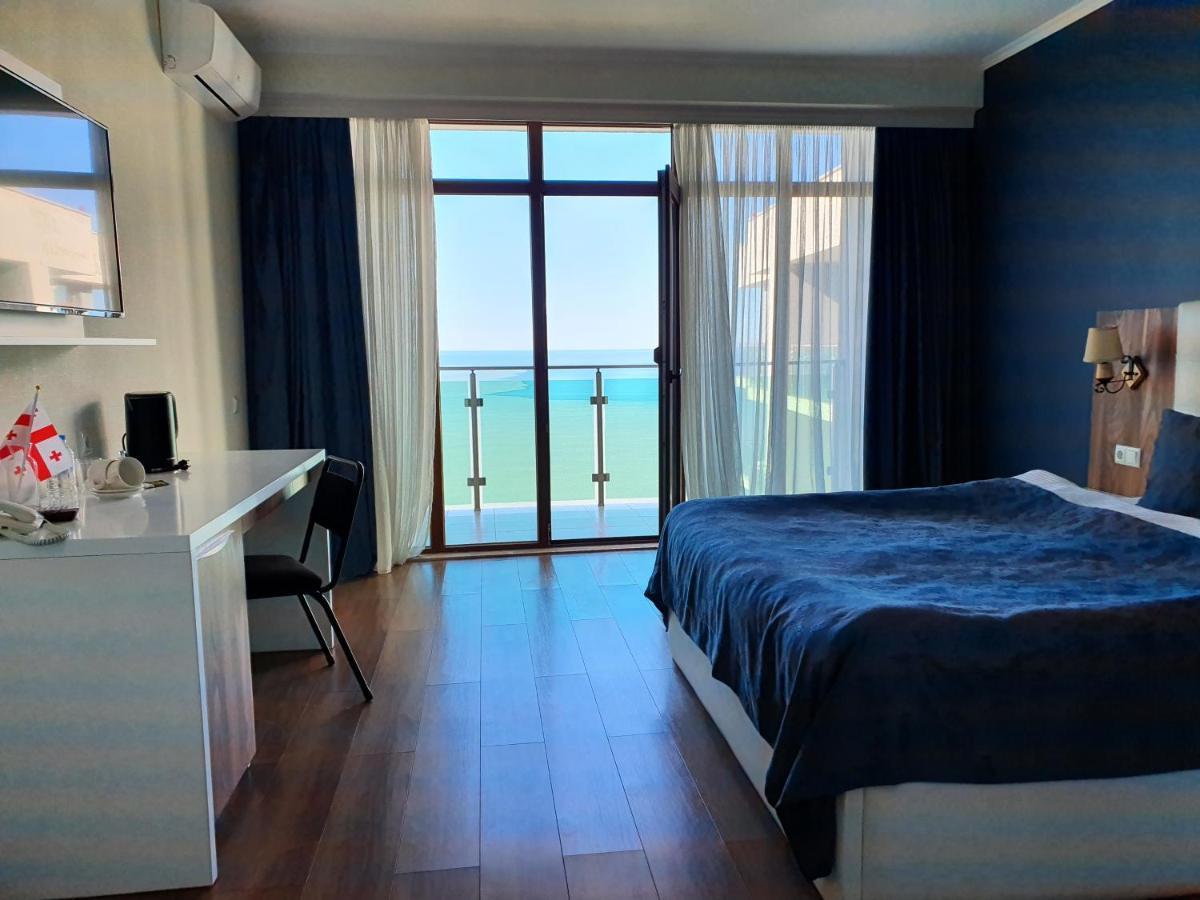 The Fresh Wave Hotel バトゥーミ エクステリア 写真